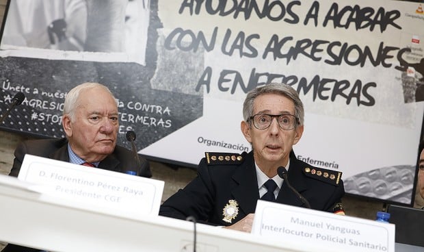 Florentino Pérez Raya y Manuel Yangue durante la presentación de los datos del Observatorio de Agresiones del CGE de 2021.