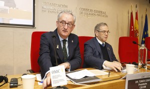 El presidente de la OMC, Tomás Cobo, y el presidente de CEOM, José Santos, presentan el observatorio de agresiones médicas. 