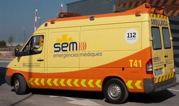 Las ambulancias catalanas posponen la huelga tras negociar su jornada