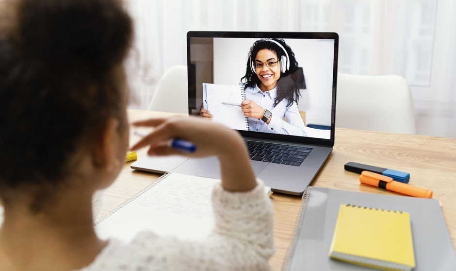 Un estudio analiza el absentismo en la formación online en Medicina