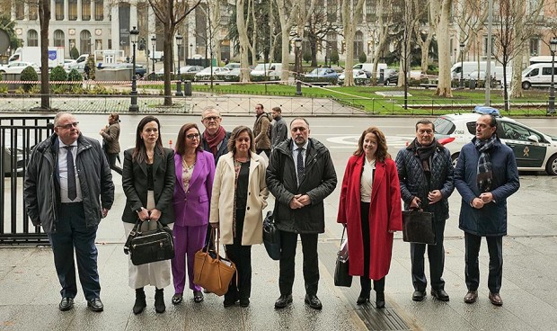  Los consejeros de Salud del PP piden un plan contra el 'agujero' de los MIR en verano.