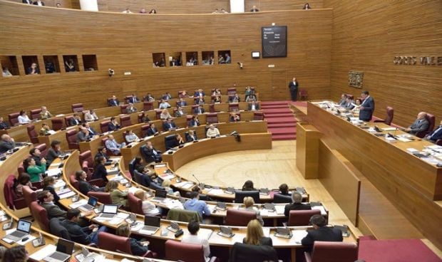 Las Cortes aprueban la ley de Salud valenciana que blinda la universalidad