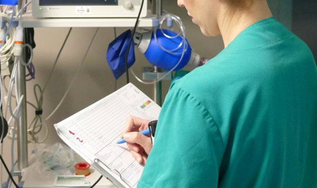 Varias enfermeras y fisioterapeutas cuentan experiencias de acoso en entornos sanitarios. Al detalle en Redacción Médica