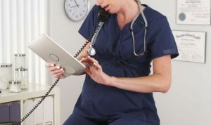 Enfermería propone la creación de puestos específicos para embarazadas