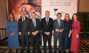  Antonio Sanz, consejero de Sanidad, Presidencia y Emergencias, se reúne con representantes del Ilustre Colegio de Farmacéuticos de Sevilla.