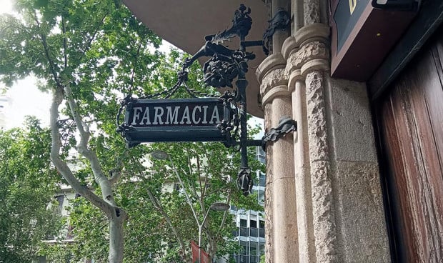 Los establecimientos de Barcelona y Madrid se las ingenian para seguir abiertos al público, aunque con algunas limitaciones