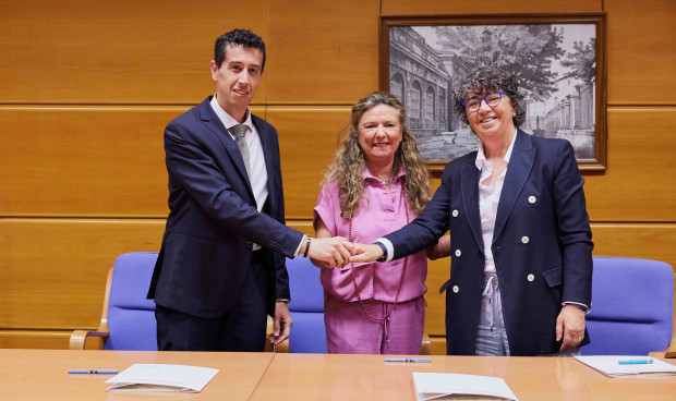 Gotzone Sagardui, consejera de Salud en funciones del Gobierno Vasco, en la firma del convenio farmacéutico. 