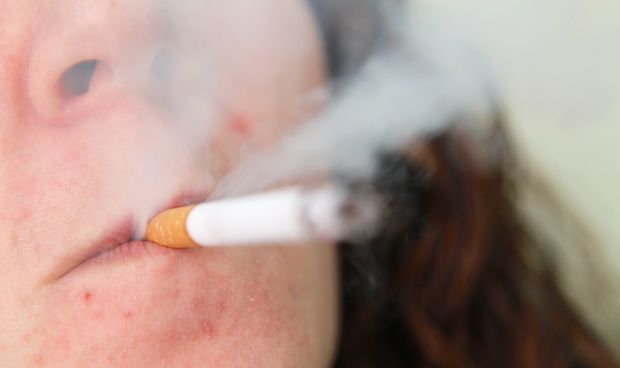 Las grandes fumadoras, en mayor peligro de padecer psoriasis grave
