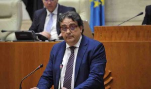 José María Vergeles expone en el pleno de la Asamblea de Extremadura las cifras de las listas de espera en el segundo semestre de 2022
