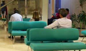 Las listas de espera tienen más pacientes y demora que antes de la crisis