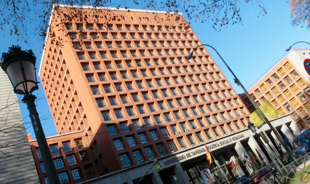 Las malas formas de Bettina Cañadas en el 'día grande' del MIR