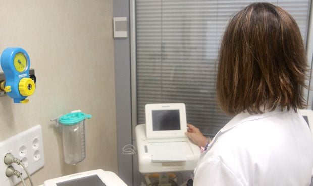 Las mujeres, mayoría en Medicina por primera vez en la historia de España