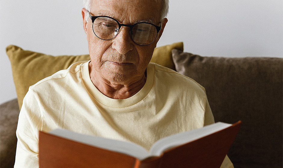 Las nuevas gotas para la presbicia, Vizz, tienen efectos adversos que te descubrimos: 5 enfermedades que pueden causar si te las echas