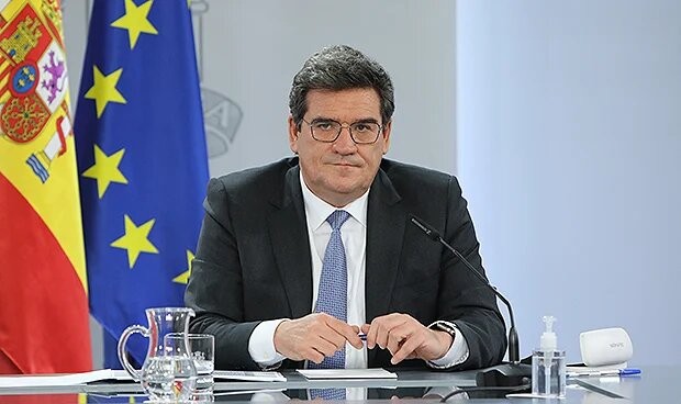 La reforma de las pensiones que está llevando a cabo el ministro José Luis Escrivá está retrasando el nuevo sistema de las bajas médicas
