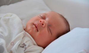 Las prácticas de sueño seguro en bebés, todo un reto para los neonatólogos