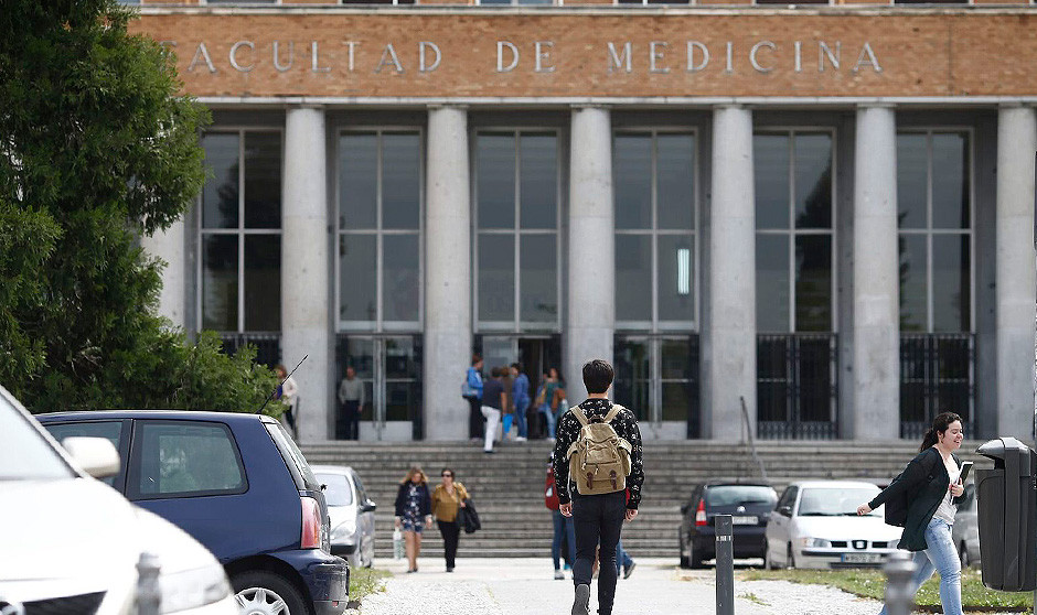 Las profesoras en Ciencias de la Salud cobran un 18% menos que los hombres