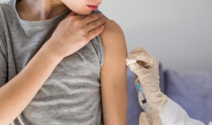 Las vacunaciones Covid en niños 'de riesgo' describen 3 efectos adversos