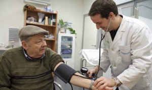 Las zonas con más médicos de Familia tienen pacientes que viven más años