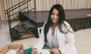 Leslie, la médica que espera poder ejercer: "Me dijeron que limpiara casas"