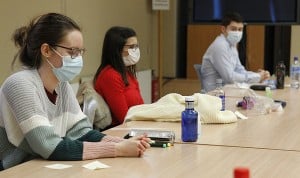 Levantarse pronto o hablar del examen: lo 'prohibido' en la mañana del MIR