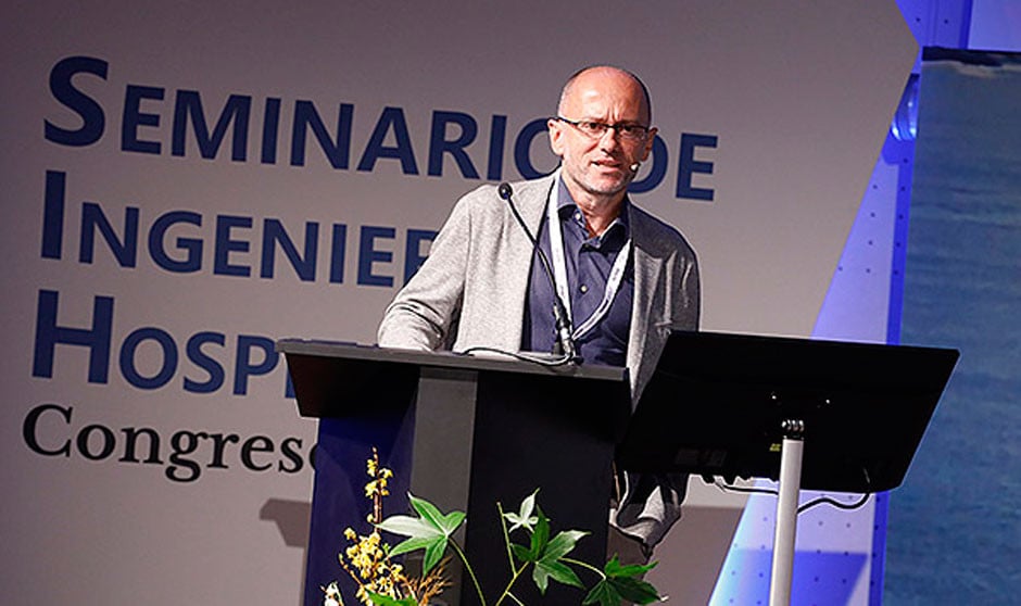 El ingeniero Juan Bautista explica cómo adaptar la infraestructura de los hospitales a la nueva situación climática