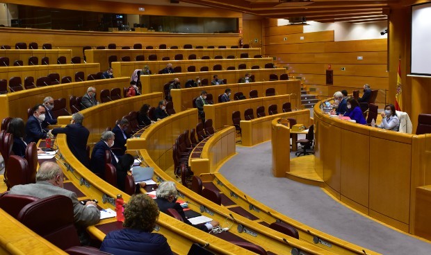 La Ley de Eutanasia avanza en el Senado tras superar los vetos de PP y Vox