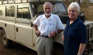 Elliot junto a su esposa Jocelyn en África antes de su secuestro.