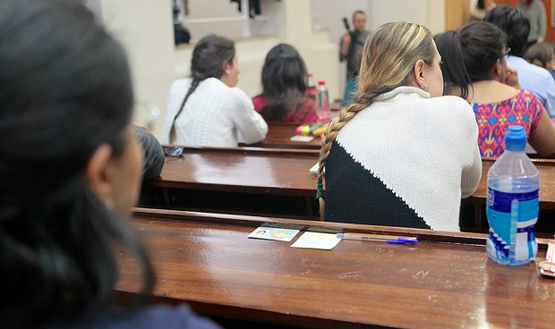 Más mujeres en el examen MIR 2023 a pesar de que las solicitudes han caído 