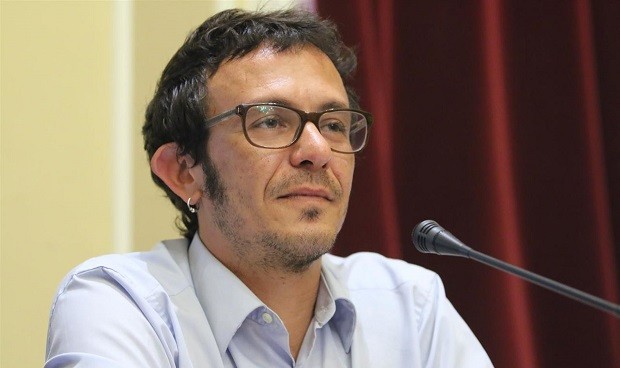 Lío gaditano por la calle-homenaje a un farmacéutico