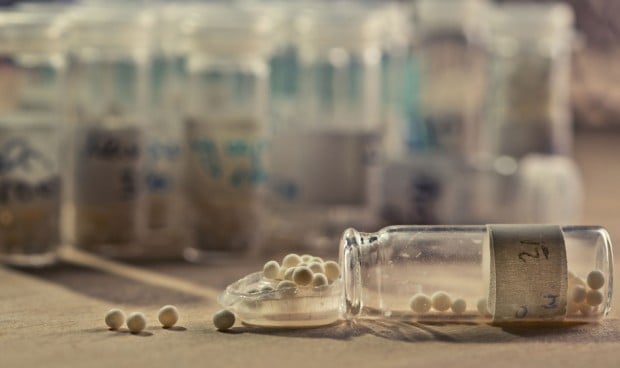 Lista de pseudoterapias: ¿por qué está la hidroterapia y la homeopatía no?