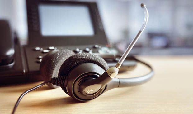 Llamo al hospital y la centralita solo habla catalán, ¿es legal?