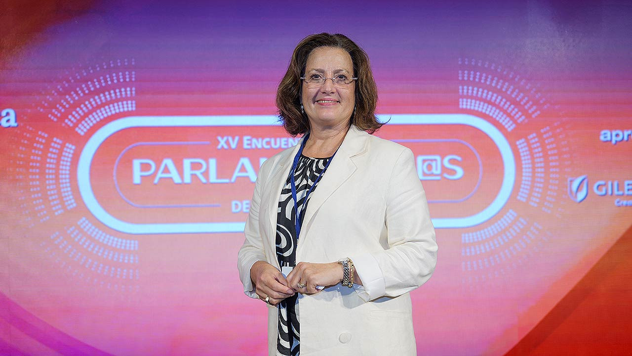 Adoración Llop, secretaria de la Comisión de Sanidad y Consumo de las Cortes Valencianas, llama a despolitizar la Sanidad durante el XV Encuentro Global de Parlamentarios