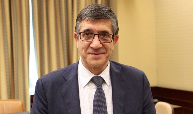López decidirá este fin de semana si deja o no la Comisión de Sanidad