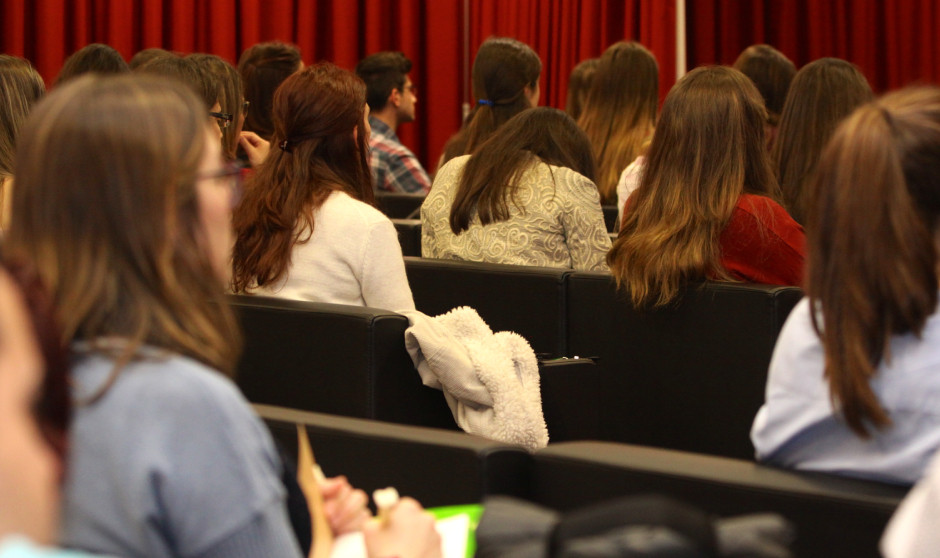  Estudiantes de Medicina en una clase.