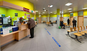  Sala de espera de un hospital. Los 3 factores clave en listas de espera desmontan los clichés autonómicos