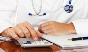 Los 6 requisitos para trabajar en el país que mejor paga a sus médicos