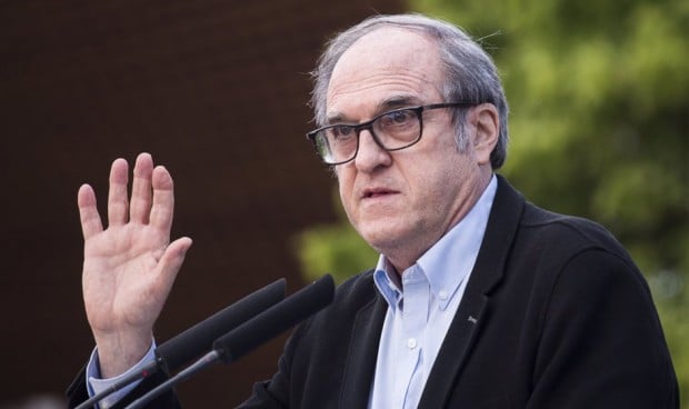 Ángel Gabilondo, Defensor del Pueblo, ha recibido una carta que denuncia la 'deuda' con las enfermeras que asciende a los 7.500 euros.