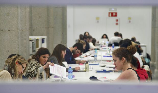 Los alumnos de Medicina ahondan en la crisis de la URJC: "Clasistas"