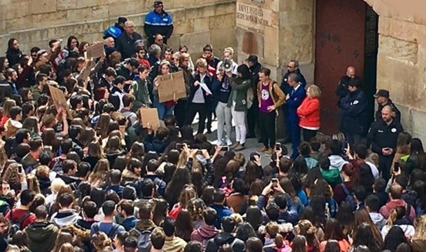 Los alumnos de Medicina en la USAL se rebelan contra su plan de estudios 