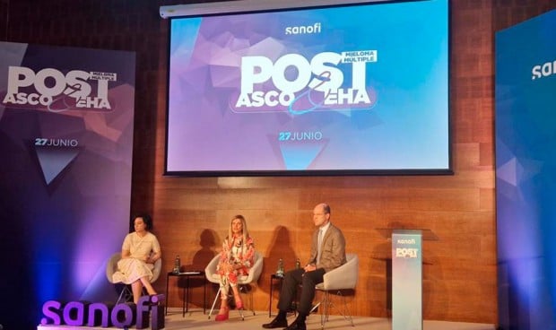  Paula Rodríguez, María Victoria Mateos y Enrique María Ocio debaten en una jornada organizada por Sanofi las últimas novedades en el tratamiento del mieloma múltiple.