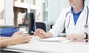 Los centros de salud relajan las restricciones para los visitadores médicos