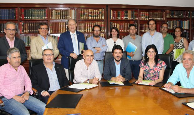 Los colegios sanitarios piden a la Junta que se cumpla con la colegiación