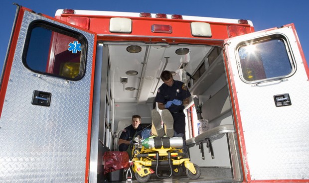 Los conductores de ambulancias no tienen por qué tener estudios superiores