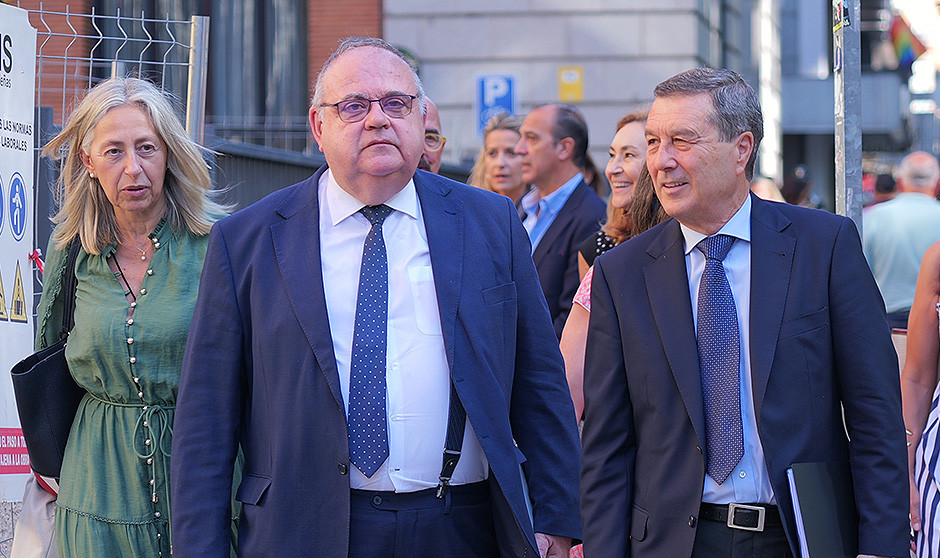 Rocío Hernández, Alejandro Vázquez y Marciano Gómez, consejeros de Sanidad de Andalucía, Castilla y León y la Comunidad Valenciana. 