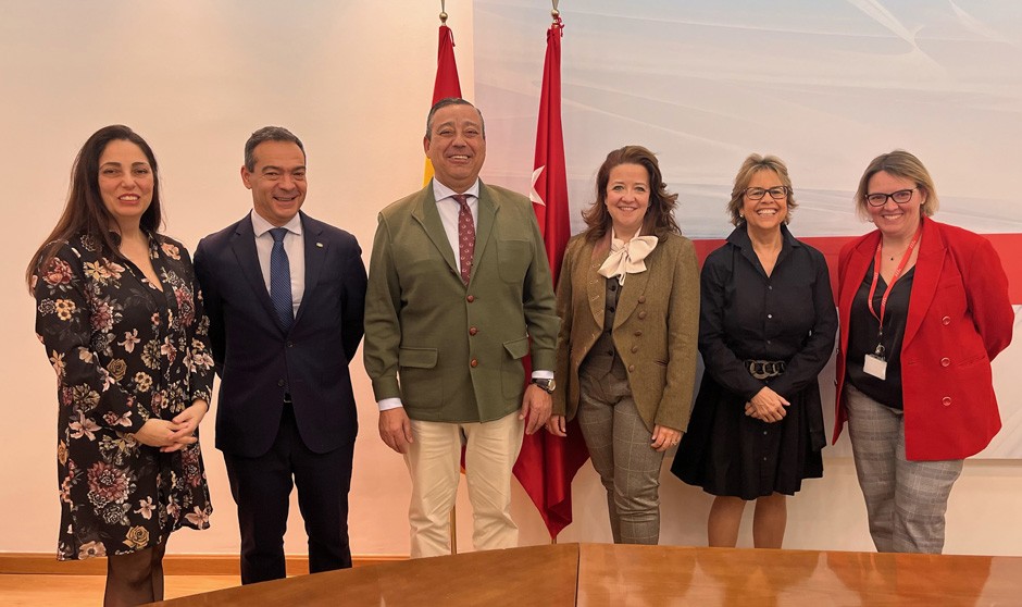 Reunión de Fátima Matute con el COEM y la Organización Colegial de Dentistas