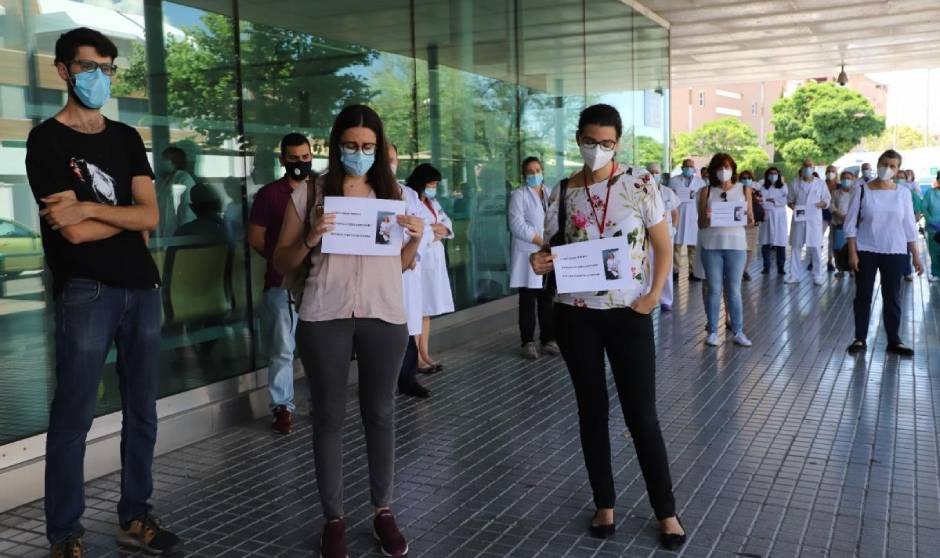 Los enfermeros "superorgullosos" del recuerdo a una víctima del Covid