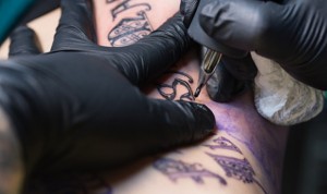 Los especialistas demandan a Europa que regule las tintas de los tatuajes