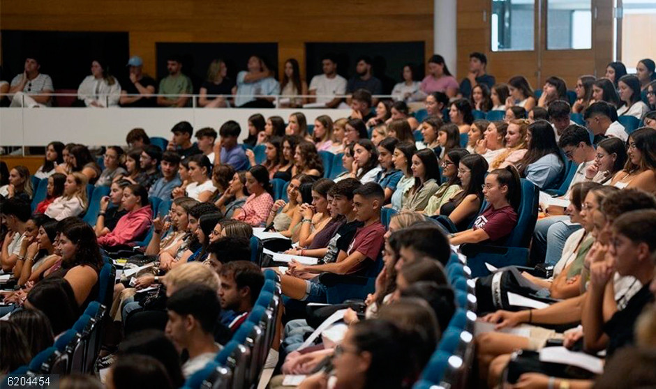 Los estudiantes de Medicina de familia 'pobre' se implican más en clase, según una investigación.