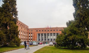 Los estudiantes de Medicina de la pública, con la privada: "No regala nada"