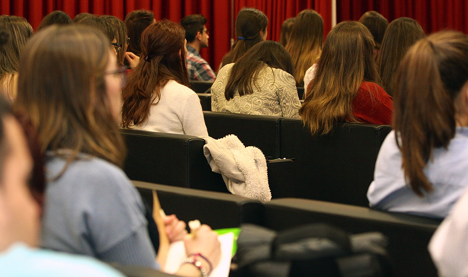Los estudiantes de Medicina señalan dos limitaciones a los exámenes con IA.
